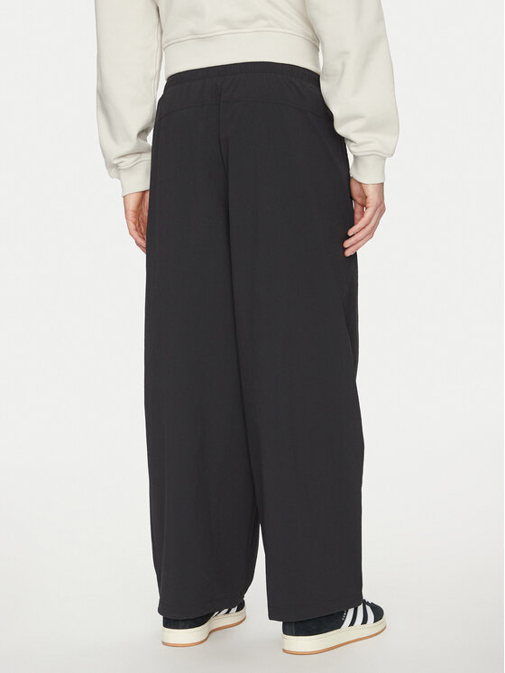 adidas adidas Pantaloni din material Premium Essentials Utility Parachute JD2111 Negru Loose Fit