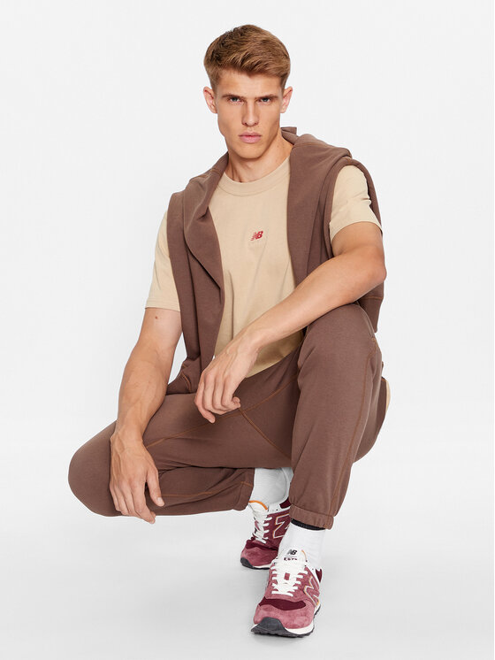 New Balance New Balance Majica Athletics Remastered Graphic Cotton Jersey Short Sleeve T-shirt MT31504 Rjava Regular Fit