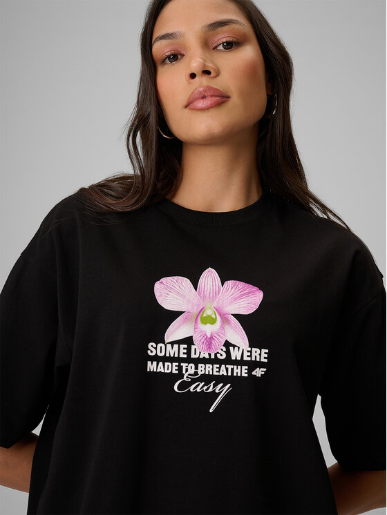 4F 4F T-Shirt TROPIC ORCHID Czarny Loose Fit