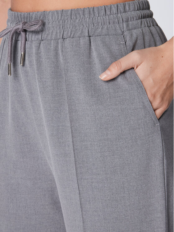 Gina Tricot Gina Tricot Pantaloni di tessuto Rumi Suit 17751 Grigio Regular Fit