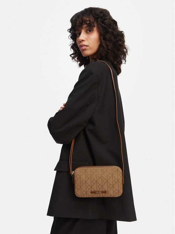 Calvin Klein Torebka Emblem Aop Jacquard Camera Bag LV04F3533G Brązowy