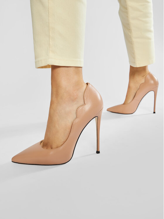 Talons aiguilles 2025 06