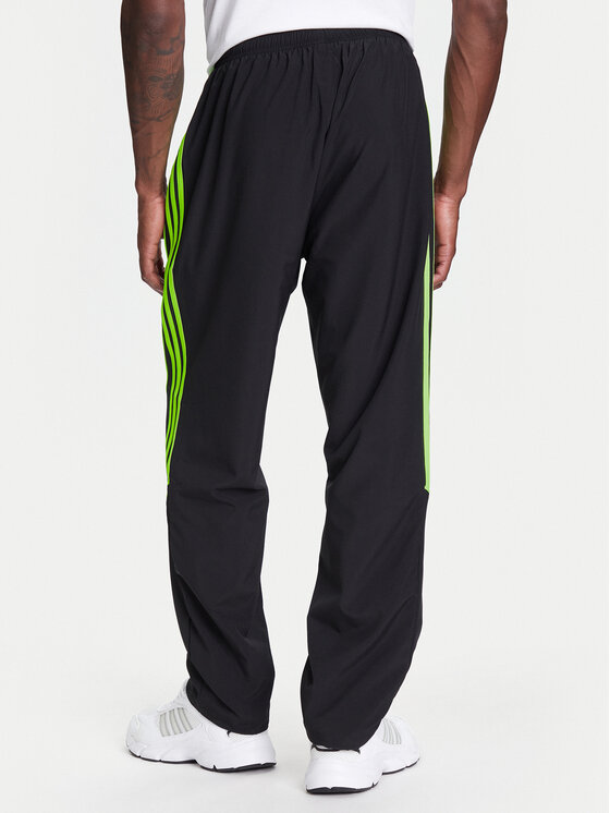 adidas adidas Pantaloni da tuta Teamgeist adicolor JW5869 Nero Loose Fit