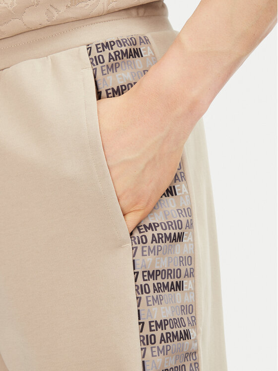 EA7 Emporio Armani EA7 Emporio Armani Pantaloni scurți sport 7M000217 AF12660 U6155 Bej Regular Fit