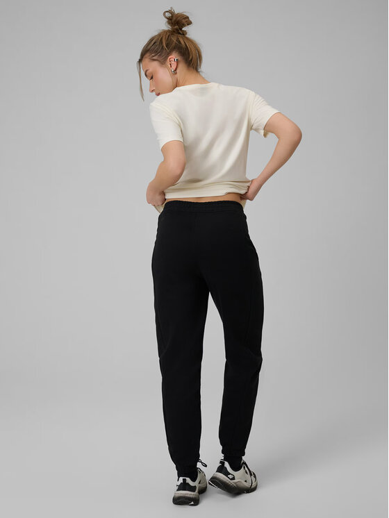 4F 4F Spodnie dresowe 4FRSS26TTROF1724-20S Czarny Jogger Fit