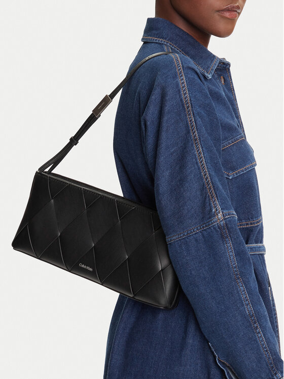 Calvin Klein Calvin Klein Torbica Ck Woven Elongated Shoulder Bag K60K612992 Crna