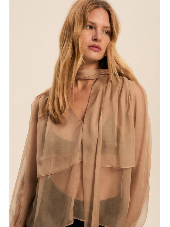 Melismee Stockholm Melismee Stockholm Bluzka Jedwabna szyfonowa bluzka Ellenora Beżowy Regular Fit
