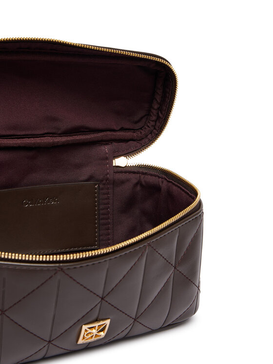 Calvin Klein Calvin Klein Torebka Quilted Beauty Case On Chain LV04F1123G Brązowy ciemny