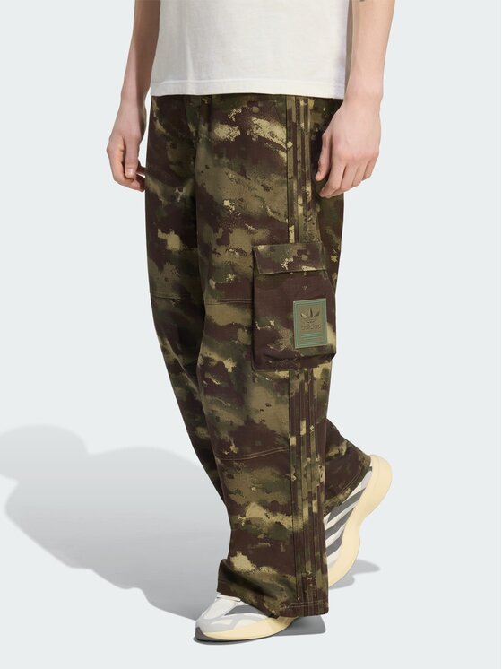 adidas adidas Spodnie materiałowe 165388 Zielony Loose Fit