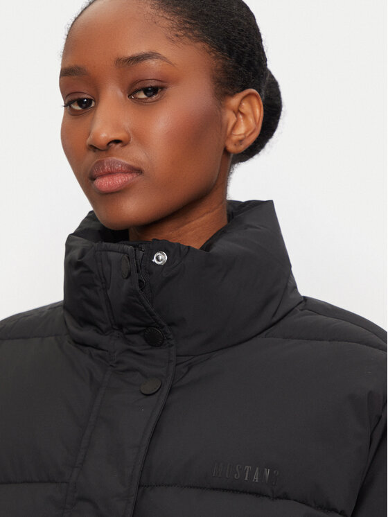 Mustang Mustang Winterjacke Gillian 1015440 Schwarz Relaxed Fit