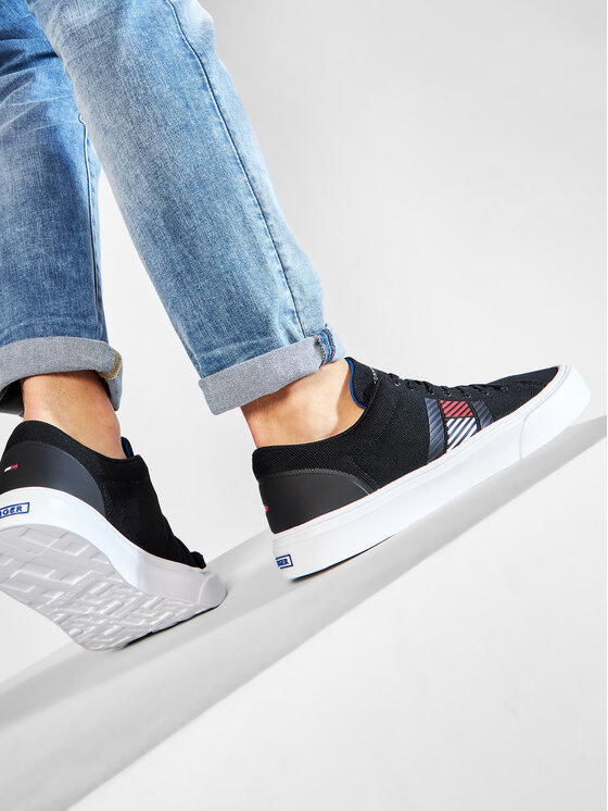 Trainers TOMMY HILFIGER - Lightweight Stripes Knit Sneaker FM0FM03400 White  YBR - Sneakers - Low shoes - Men's shoes | efootwear.eu