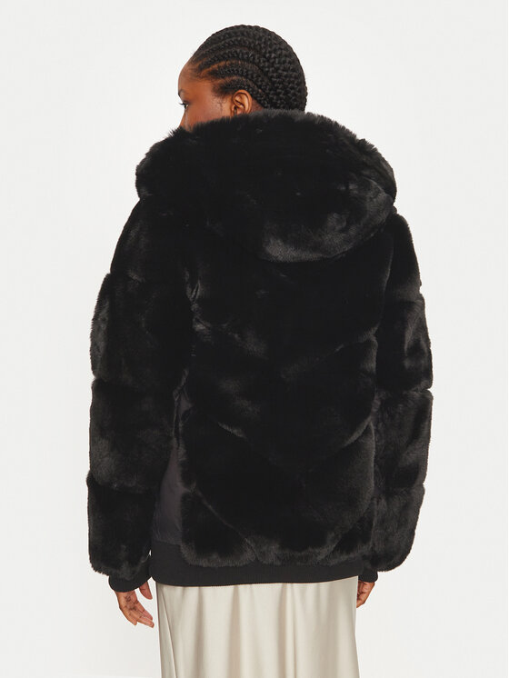 Rinascimento Rinascimento Karusnahk CFC0118311003 Must Regular Fit