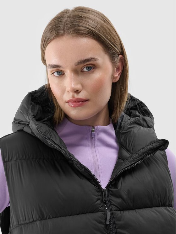 4F 4F Športová vesta 4FWAW24TVJAF141-20S Čierna Regular Fit