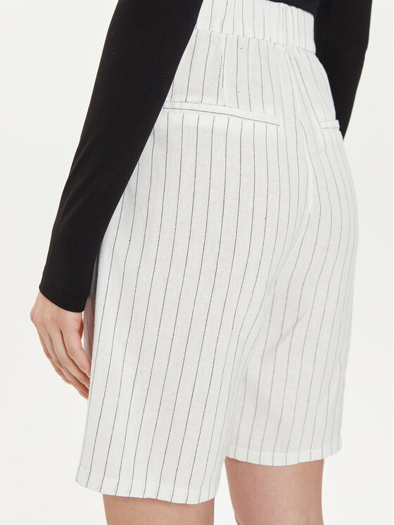 ONLY ONLY Bermudy Caro 15278792 Biały Loose Fit
