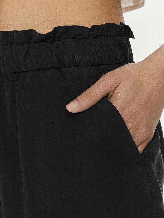 Vero Moda Vero Moda Kratke hlače iz tkanine Harper 10283731 Črna Loose Fit