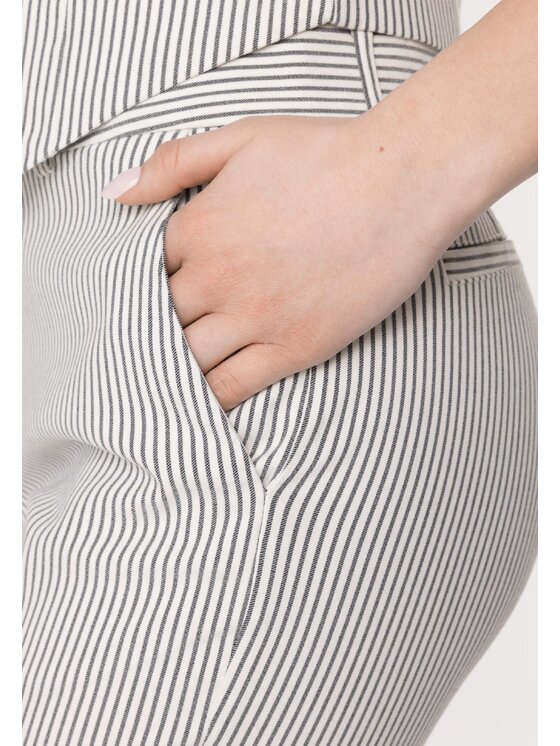 QUIOSQUE QUIOSQUE Spodnie damskie 3UD001 Biały Regular Fit