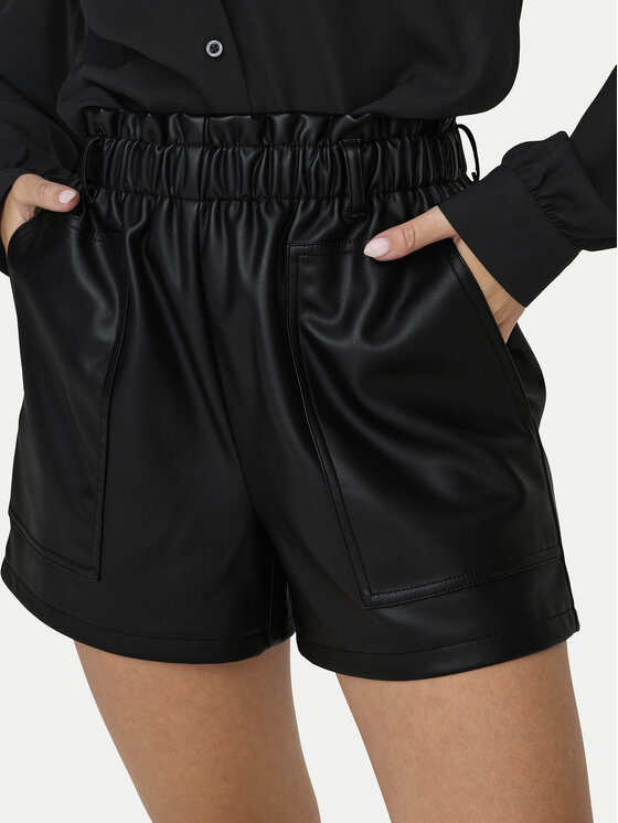 JDY JDY Szorty z imitacji skóry Maya 15336992 Czarny Regular Fit