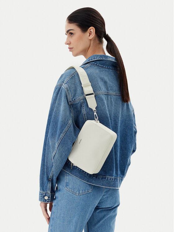Calvin Klein Calvin Klein Τσάντα Ck Must Small Camera Bag K60K613145 Εκρού