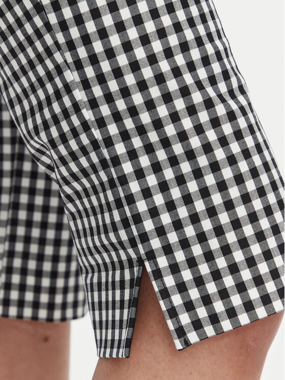 Guess Guess Capri nohavice W6YB35 W4486 Čierna Slim Fit