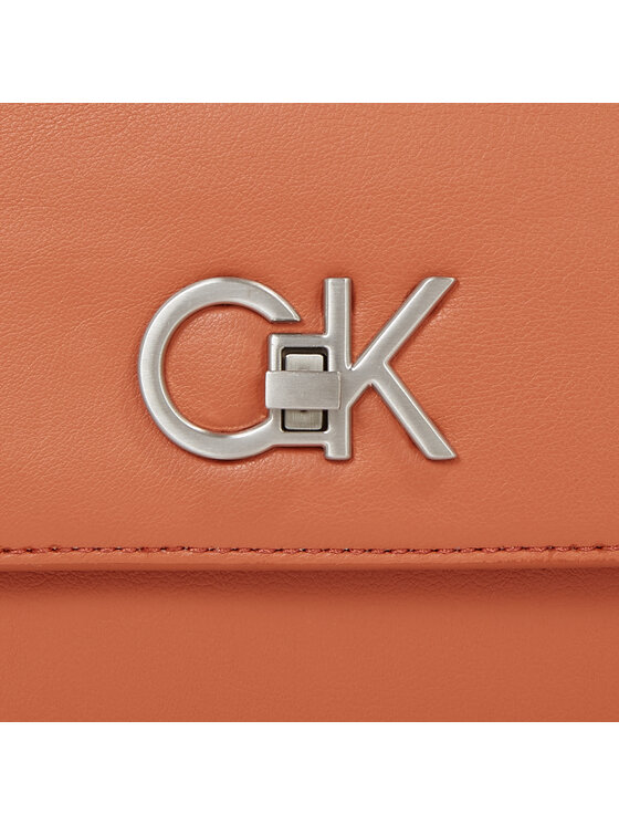 Calvin Klein Calvin Klein Ročna torba Re-Lock Crossbody W/Flap Sm K60K610770 Rjava