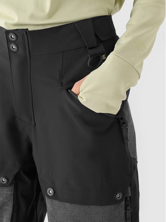 4F 4F Spodnie snowboardowe 4FWAW24TFTRF701-20S Czarny Regular Fit