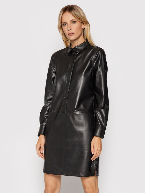 Calvin Klein Obleka iz umetnega usnja Pu K20K203411 Črna Regular Fit