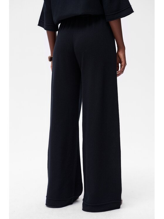 blue shadow blue shadow Spodnie damskie Klai Czarny Regular Fit