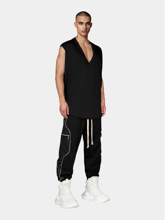 MADE BY SOCIETY MADE BY SOCIETY Spodnie materiałowe Pantaloni AKASHA - P17404 Czarny Basic Fit