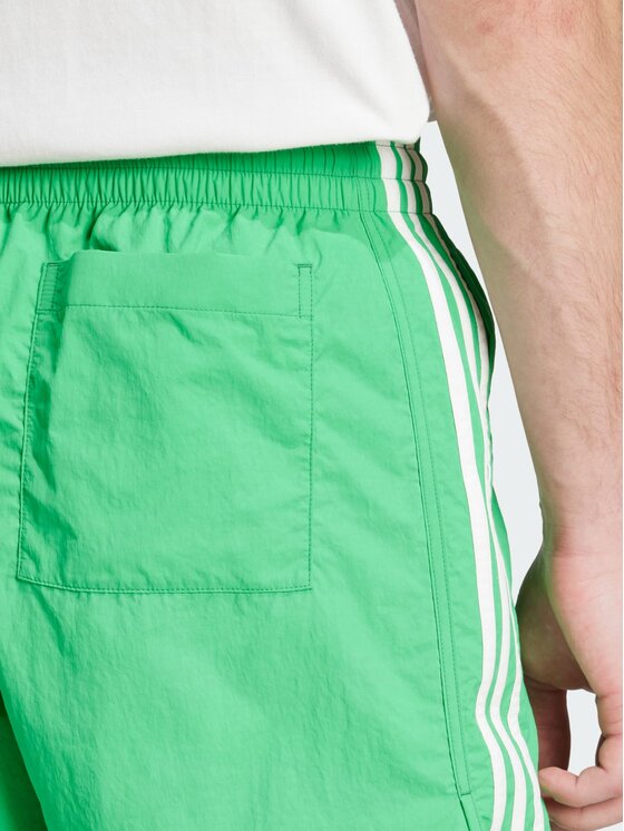 adidas adidas Szorty materiałowe Adicolor Zielony Regular Fit
