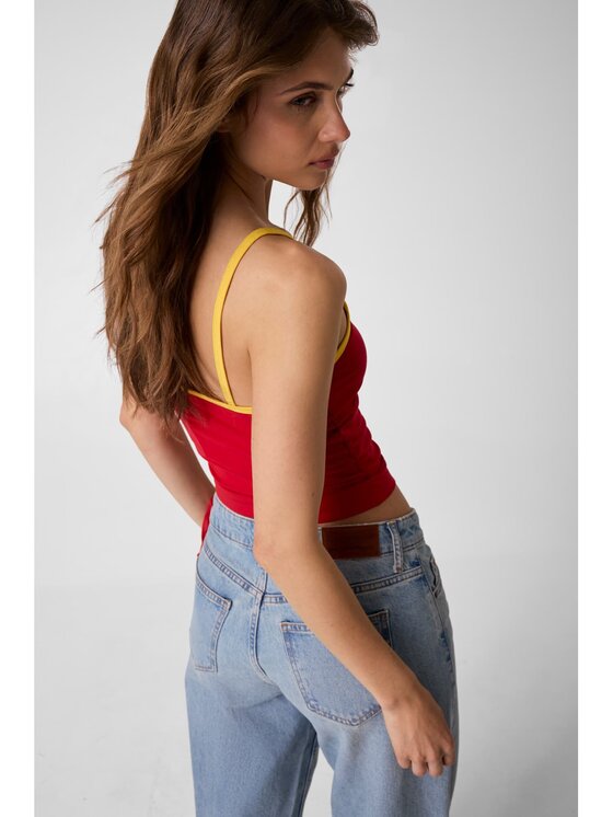 Guess Guess T-shirt 183097 Rosso Classic Fit