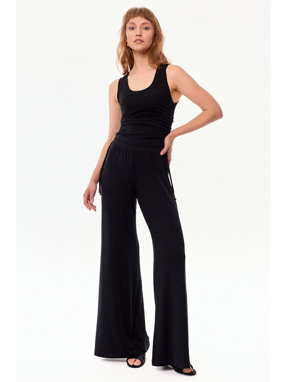 MANDRAGORA MANDRAGORA Top Ivy Čierna Slim Fit