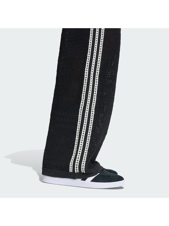 adidas adidas Трикотажні штани Knitted Crochet Firebird KC6494 Чорний Regular Fit