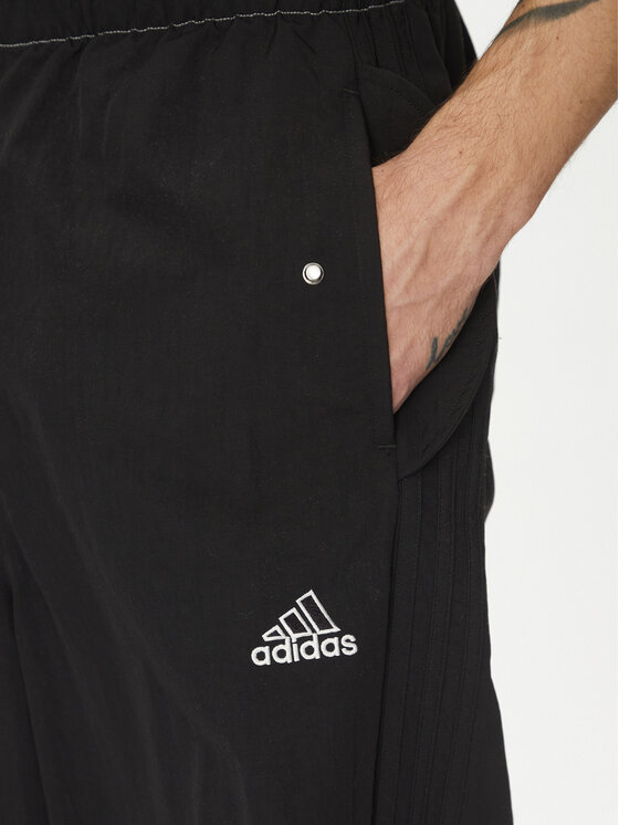 adidas adidas Pantaloni da tuta Parachute JD5415 Nero Loose Fit
