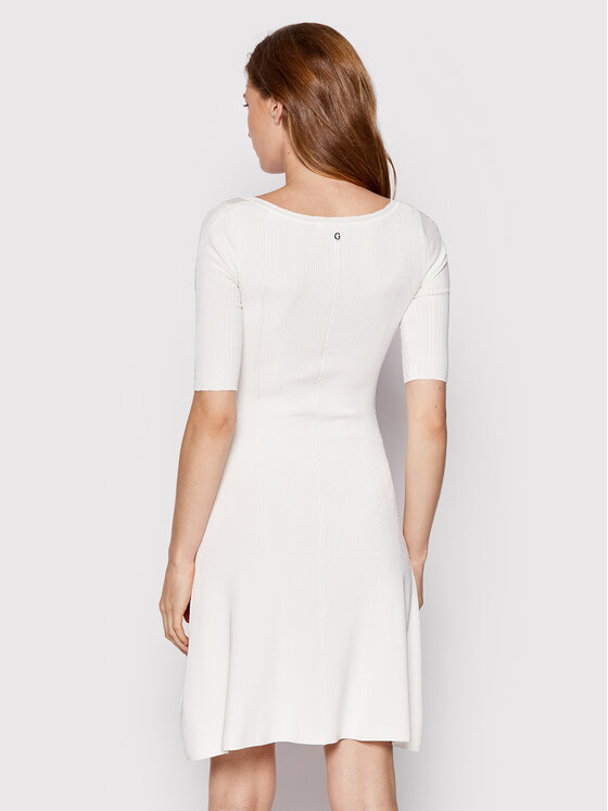 Guess Guess Rochie de zi W2YK53 Z30K0 Alb Flare Fit