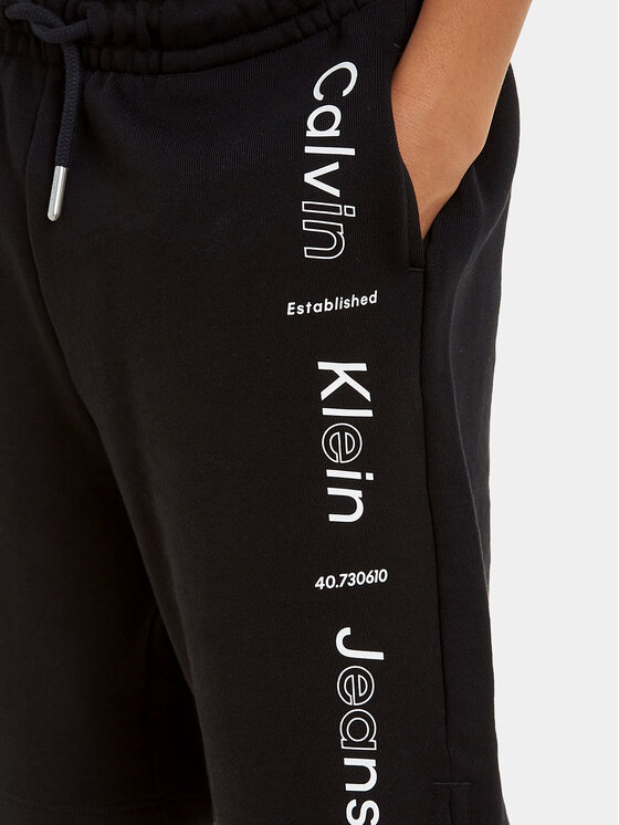 Calvin Klein Jeans Calvin Klein Jeans Športne kratke hlače Maxi Inst Logo IB0IB02062 Črna Relaxed Fit