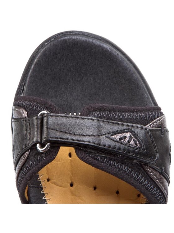 Clarks un harbour sales