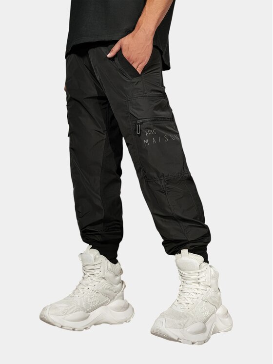 MADE BY SOCIETY MADE BY SOCIETY Spodnie materiałowe CONCRETE - P17571 Czarny Basic Fit