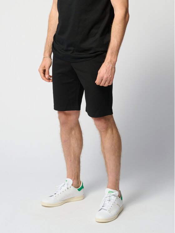 TeeShoppen TeeShoppen Szorty materiałowe 'Perform Collection' Czarny Regular Fit