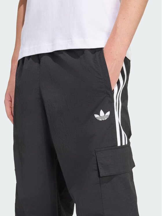 adidas adidas Spodnie cargo Adicolor Classics 3 - Stripes Czarny Loose Fit