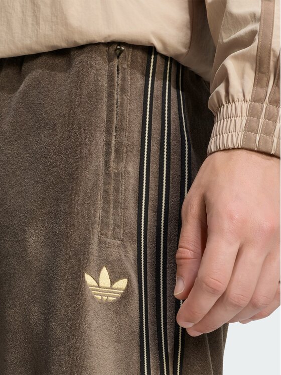 adidas adidas Spodnie dresowe 170125 Brązowy Regular Fit