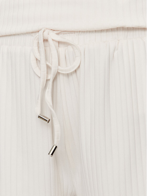 Guess Guess Pantaloncini di tessuto O4GD00 KBXB2 Beige Regular Fit