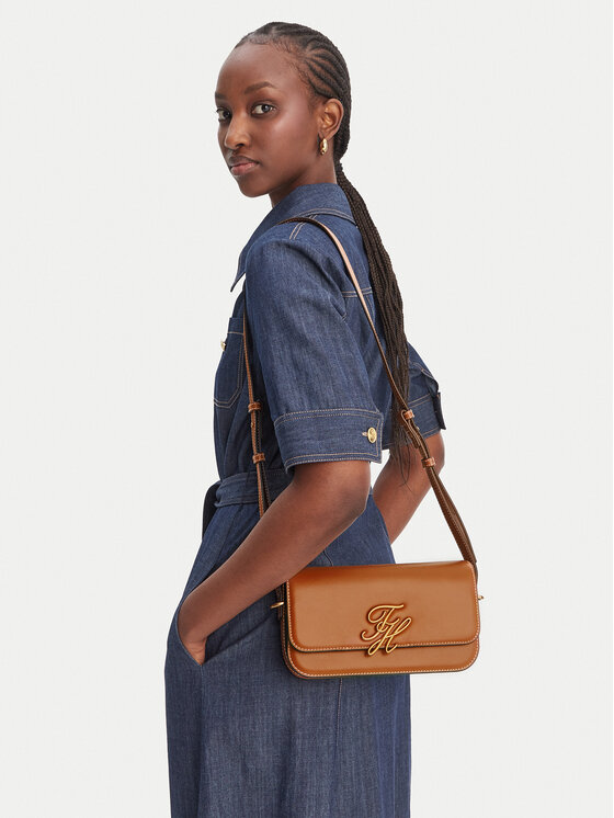 Tommy Hilfiger Tommy Hilfiger Kabelka Th Script Flap Crossover AW0AW18399 Hnědá
