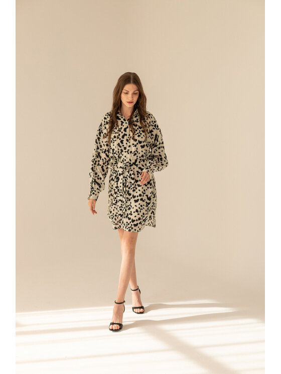 Entelier Entelier Sukienka codzienna oversize Écru Comfortable Fit