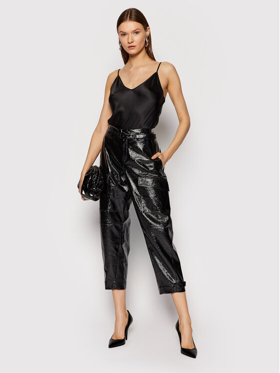 Ted Baker Ted Baker Tehisnahast püksid Vinala 256835 Must Cropped Fit