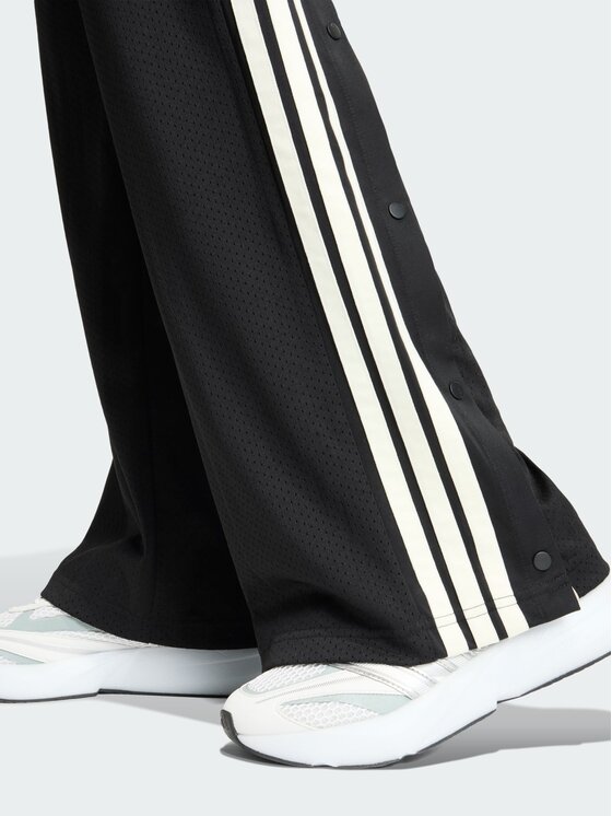adidas adidas Spodnie dresowe STADIUM MESH Czarny Regular Fit