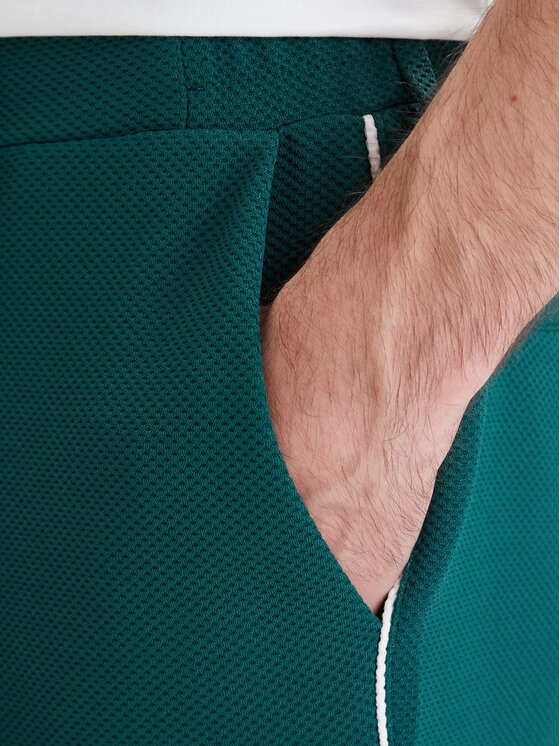 Guess Guess Pantaloncini sportivi Z6GD11 K3210 Verde Regular Fit