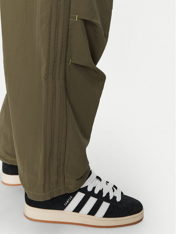 adidas adidas Teplákové nohavice Parachute JD5416 Zelená Loose Fit