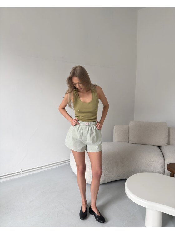 Le Songe Le Songe Szorty materiałowe KIMI Zielony Basic Fit