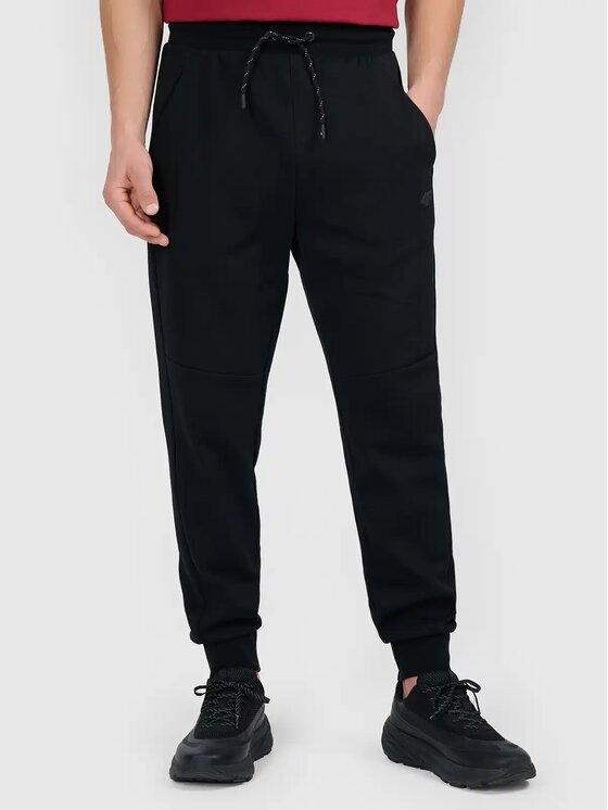 4F 4F Spodnie dresowe 4FWMM00TTROM1676-20S Czarny Jogger Fit