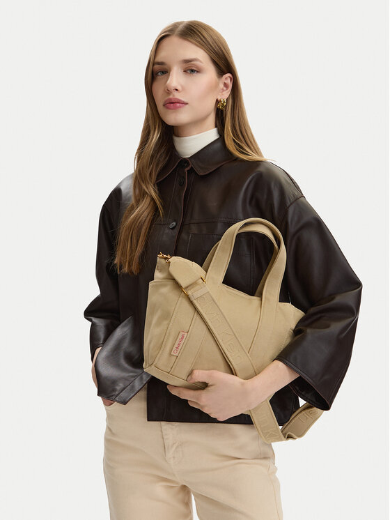 Calvin Klein Geantă Webbing Strap Canvas Small Tote LV04F3384G Bej
